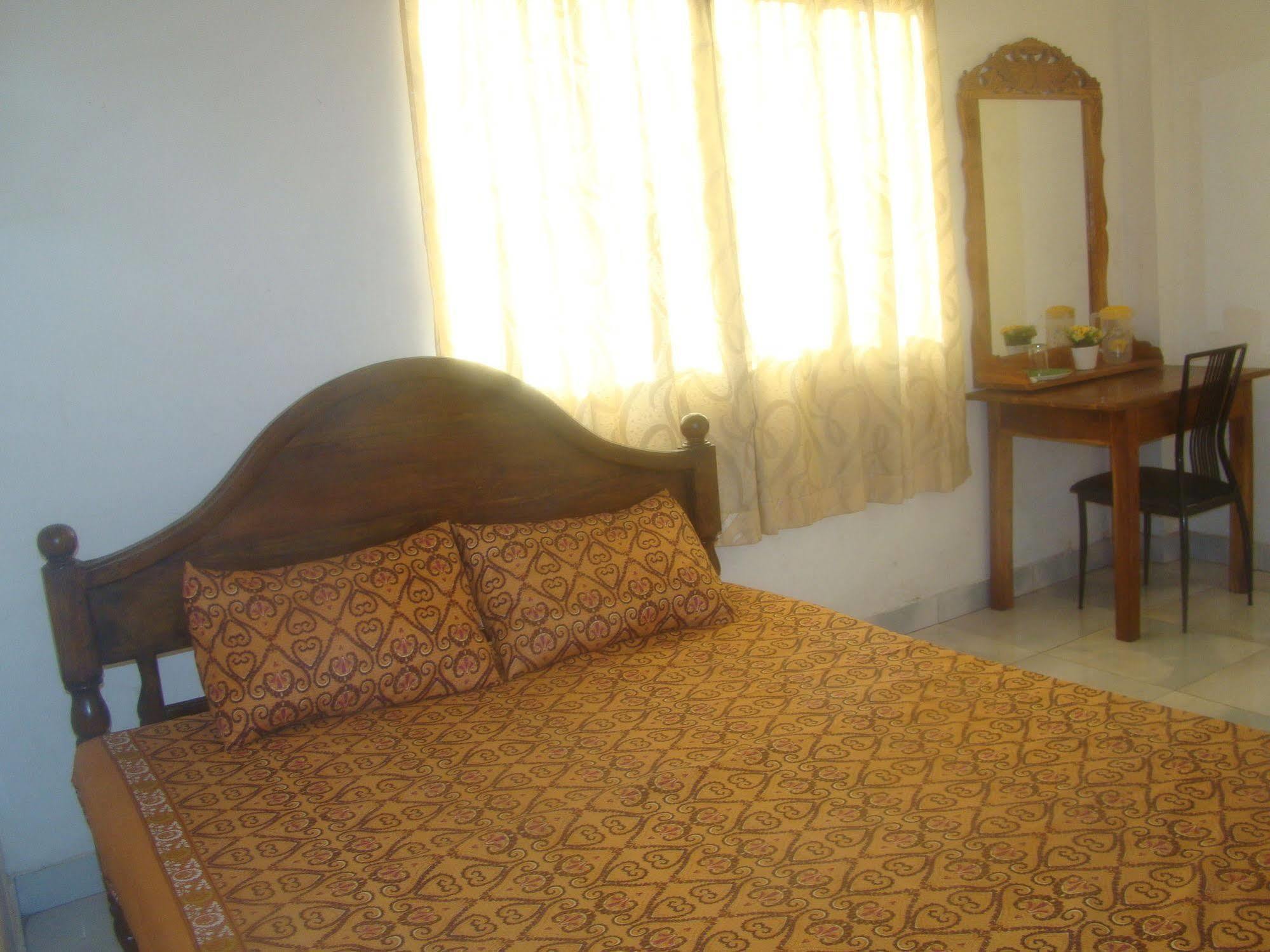 Down Town Hotel Ponnarankulama ภายนอก รูปภาพ