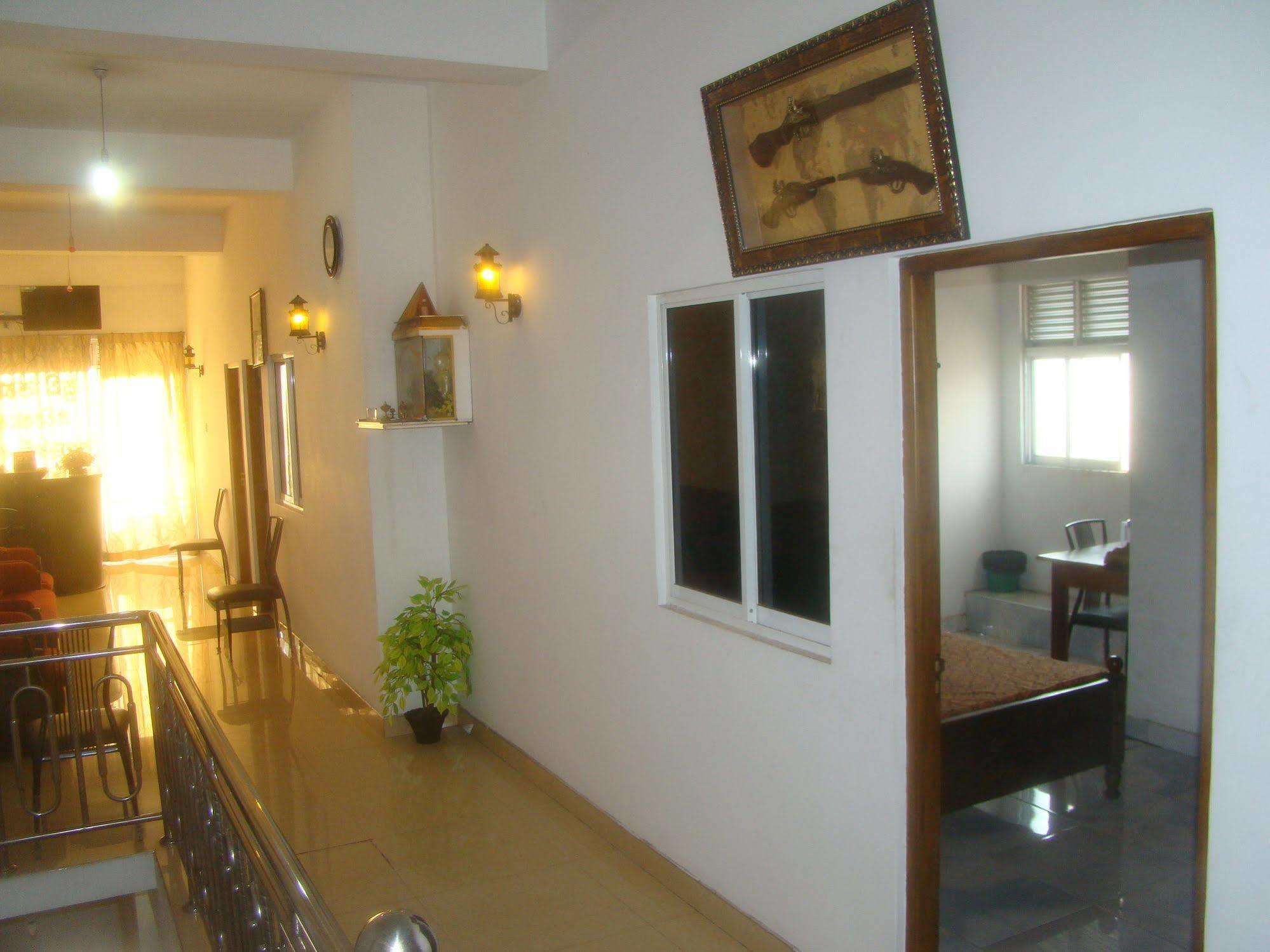 Down Town Hotel Ponnarankulama ภายนอก รูปภาพ